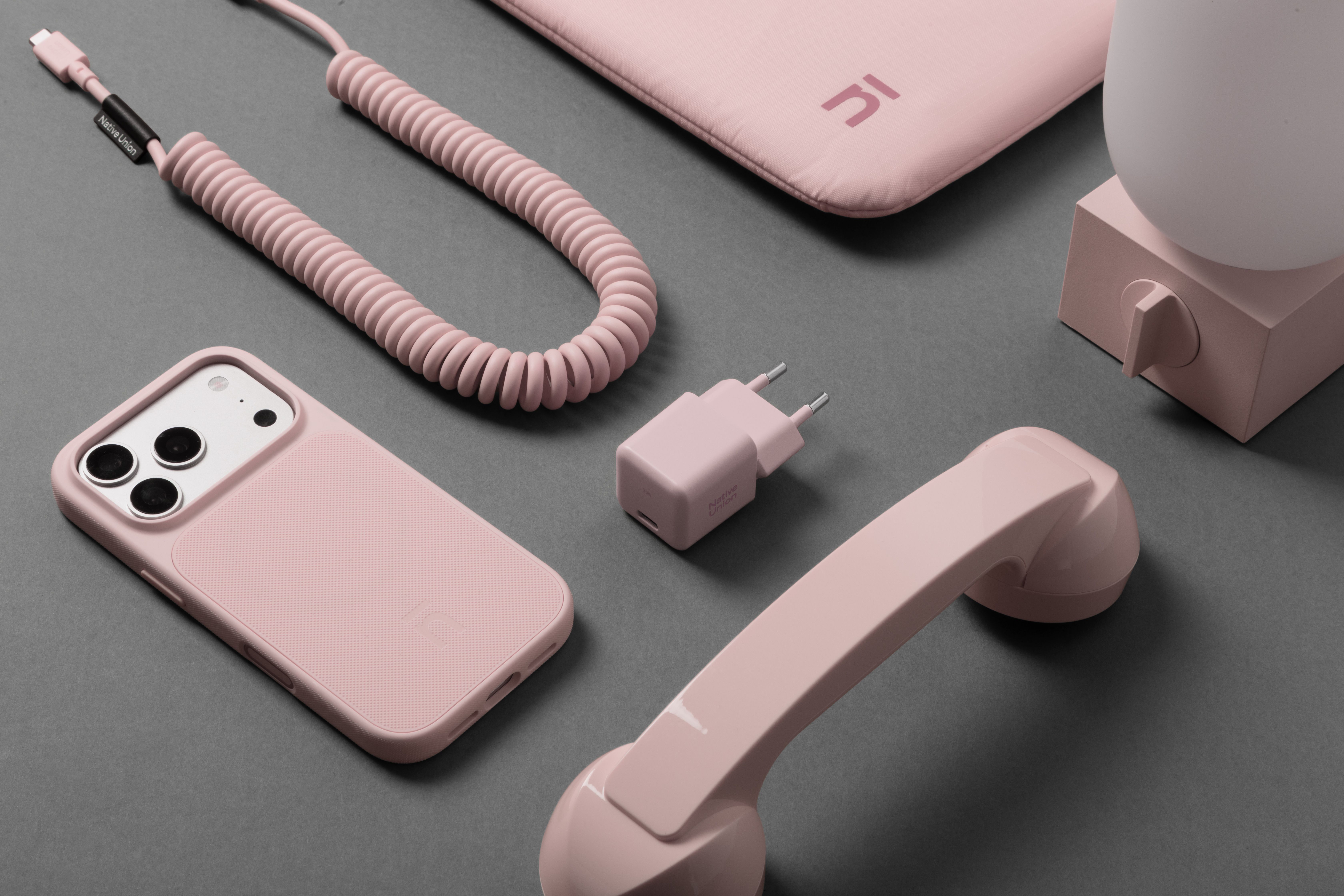 Пудровий чохол Native Union Neo Candy на iPhone 18 та фірмові аксесуари