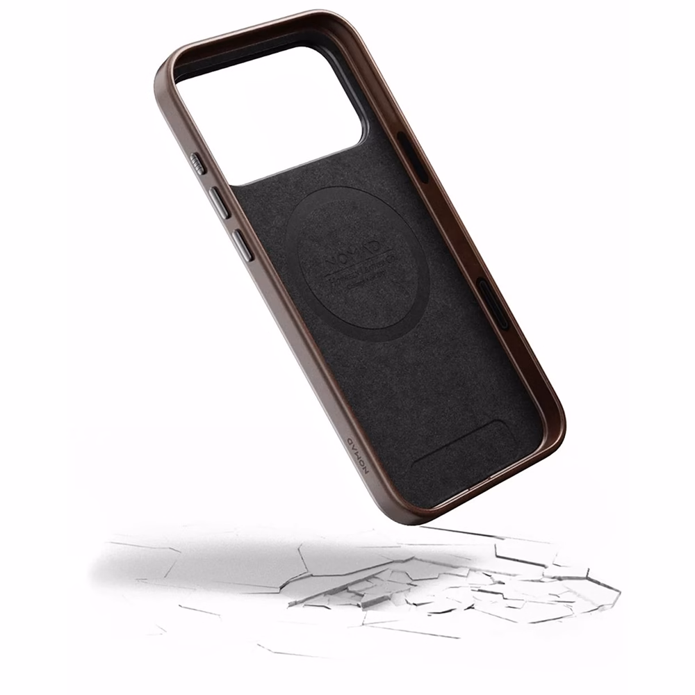 Чохол Nomad Traditional Horween Rustic Brown падає на кут