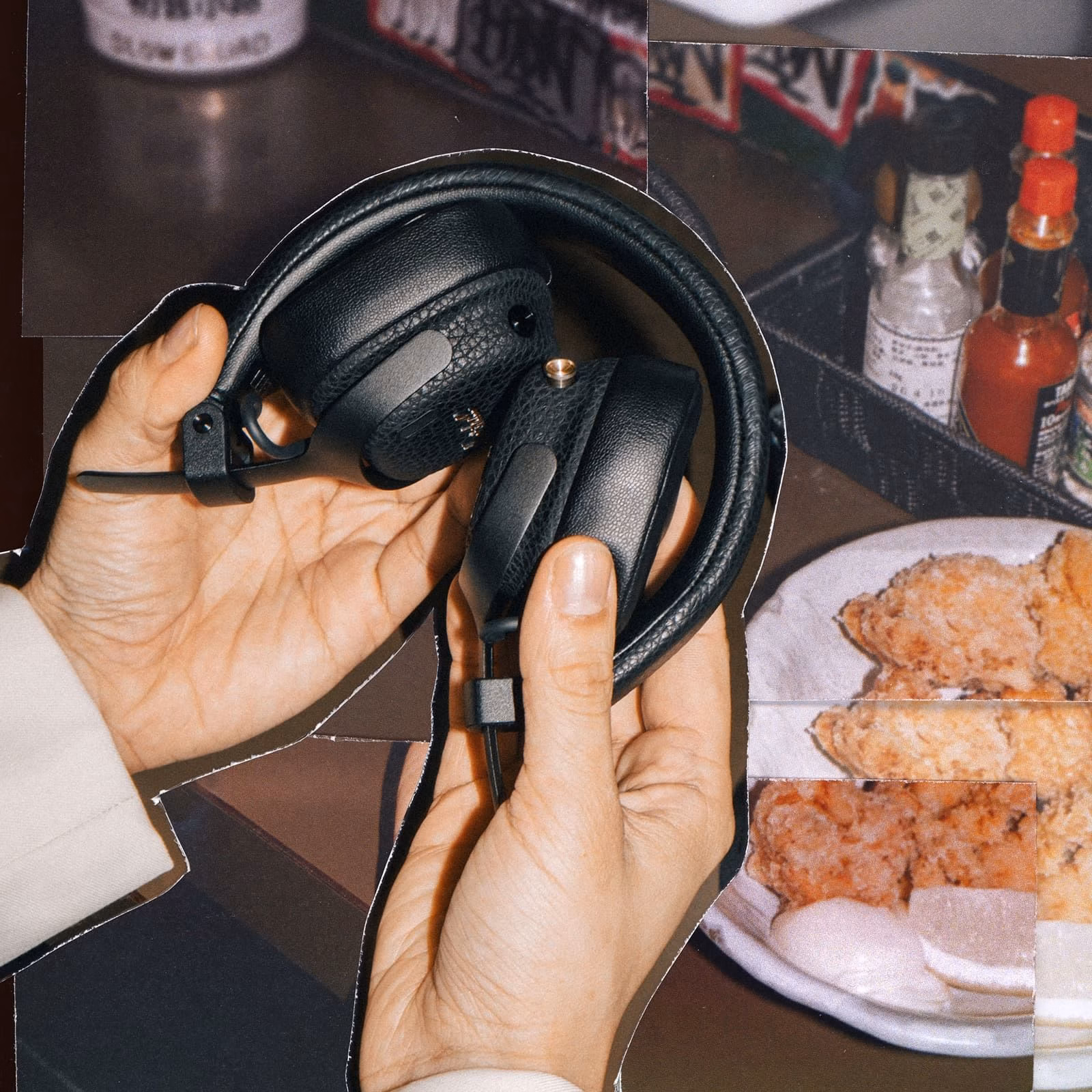 Сложенные наушники Marshall Milton ANC Black в руках
