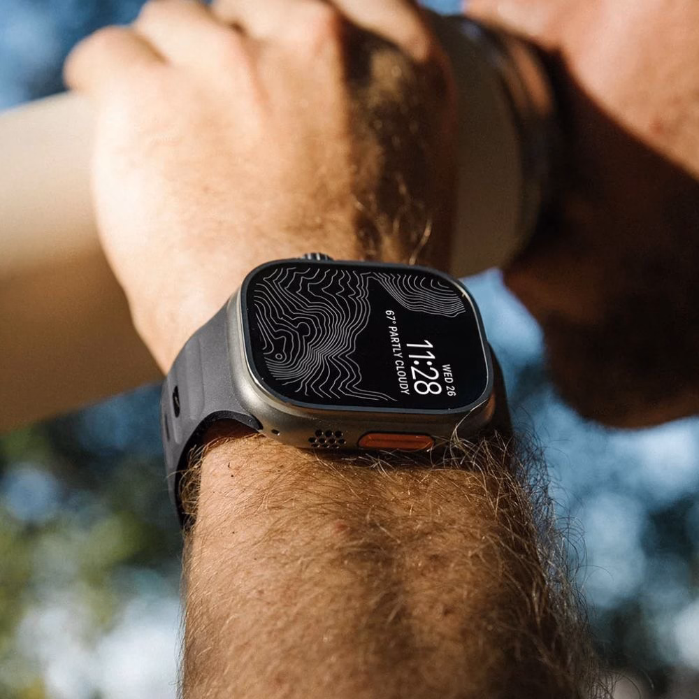 Чорний силіконовий ремінець Nomad Sport Band Black та Apple Watch Ultra