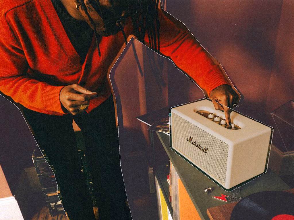 Управление музыкой с помощью латунных регуляторов на Marshall Stanmore IV