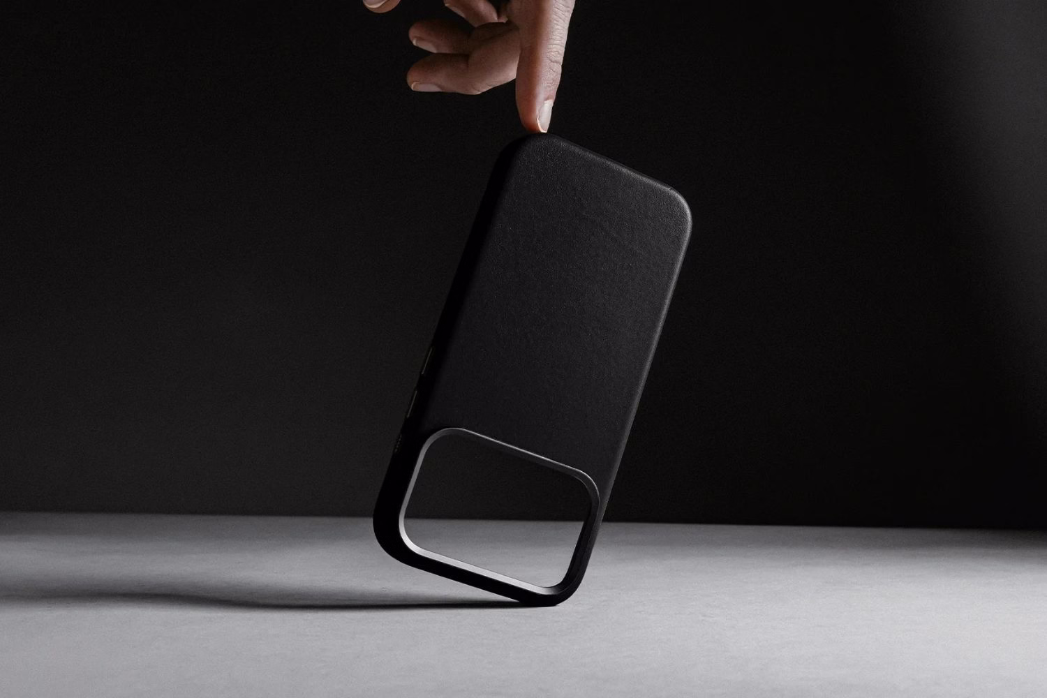 Шкіряний чохол Nomad Traditional Horween Black для iPhone 17 Pro - 3