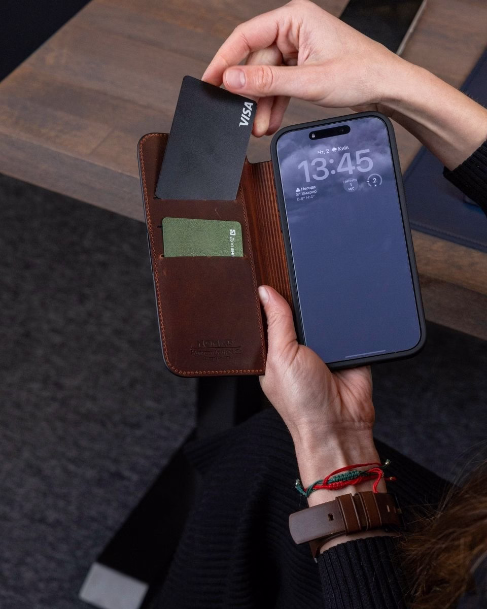 Кожаный чехол-книжка Nomad Modern Folio Horween Olde Dublin для iPhone 17 Pro - 4