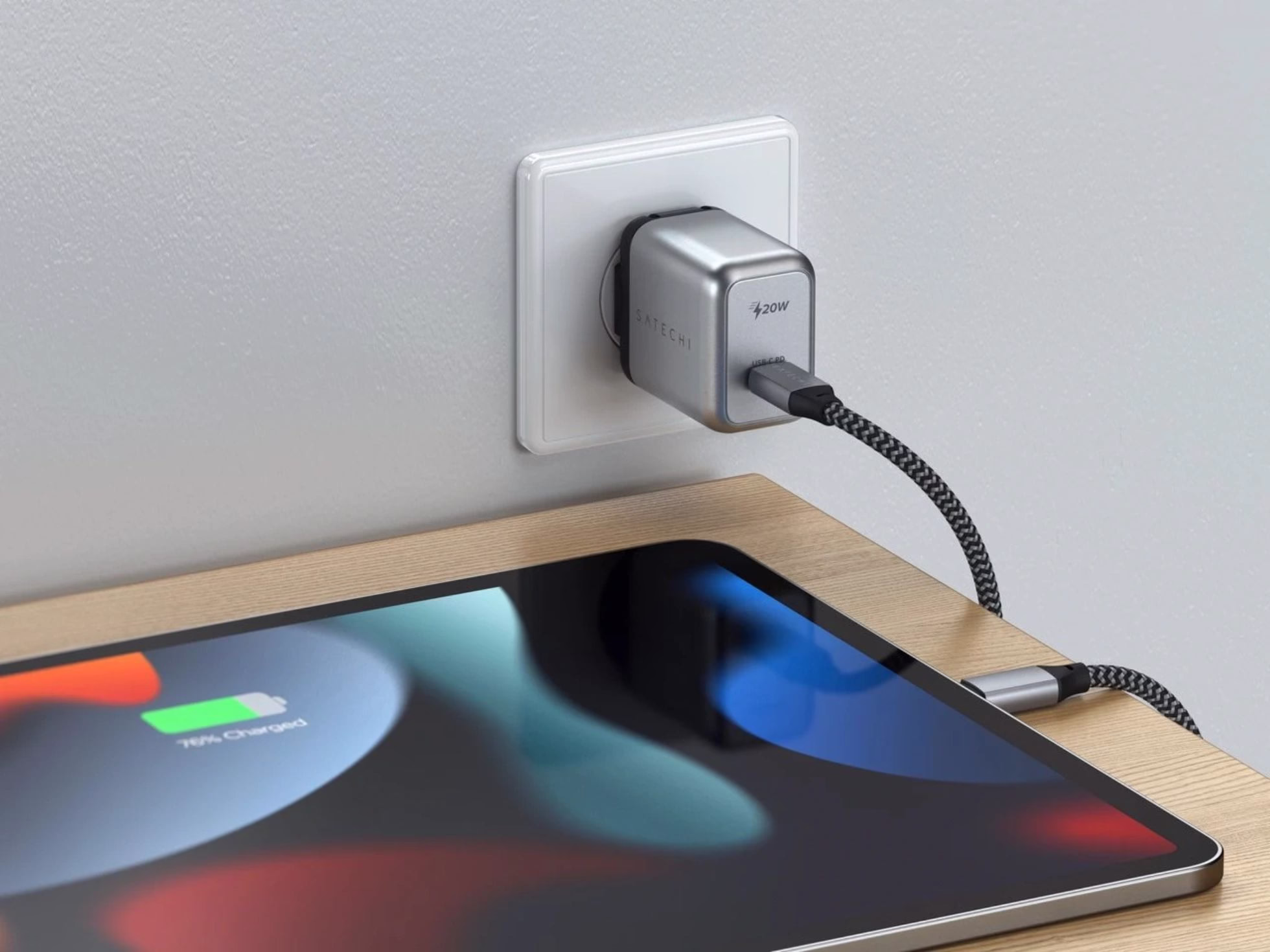 Сетевое зарядное устройство Satechi 20W USB-C PD Wall Charger Space Gray - 1