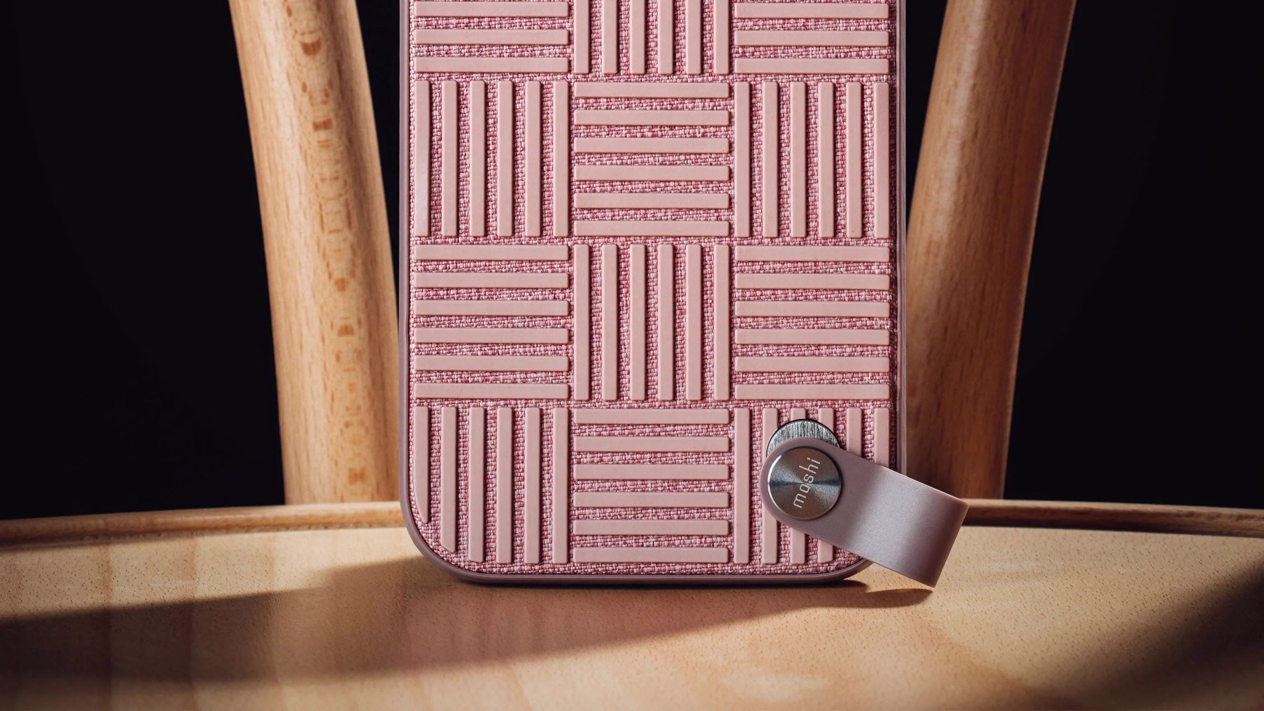 Чохол-накладка Moshi Altra Slim Hardshell Case with Wrist Strap Rose Pink для iPhone 13 - 1